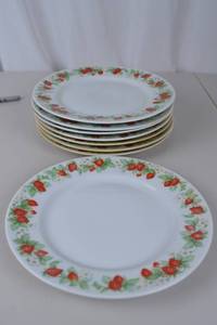 lot 152 image: Christopher Stuart Berry Orchard Fine China Plates - Set of 8