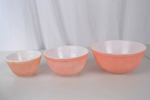 lot 154 image: Set of 3 Vintage Pyrex Pink Mixing Bowls