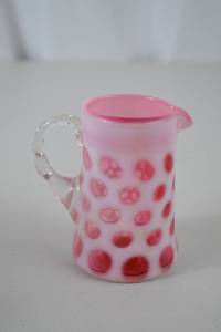 lot 83 image: Vintage Fenton cranberry opalescent hobnail glass pitcher, 4.5 in