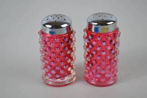 lot 84 image: Vintage Fenton Cranberry Opalescent Hobnail Glass Salt and Pepper Shakers