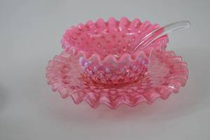 lot 86 image: Vintage Fenton Pink Hobnail Glass Bowl and Underplate with Clear Ladle