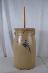 lot 96 image: Antique Redwing 6 Gallon stoneware butter churn with wooden dasher