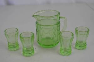 lot 117 image: Vintage Green Depression Glass Creamer and Shot Glass Set
