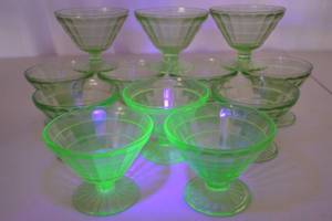 lot 126 image: Set of 10 Vintage Uranium Glass Sherbet Dessert Cups
