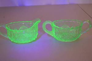 lot 128 image: Vintage Uranium Glass Creamer and Sugar Set