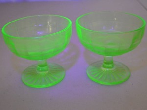 lot 139 image: Pair Vintage Uranium Glass Sherbet Dishes