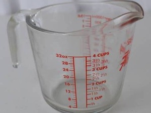 lot 179 image: Anchor Hocking Fire-King Glass Measuring Cup - 1 Liter