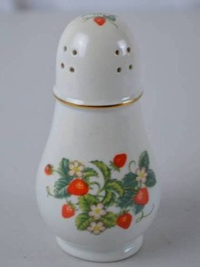 lot 192 image: Porcelain Strawberry Pattern Shaker