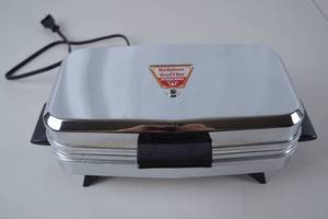 lot 193 image: Vintage Vitantonio Belgian Waffler Waffle Maker