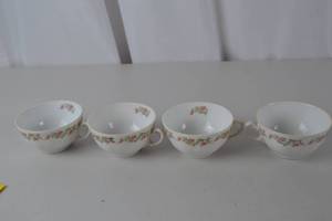 lot 211 image: Set of 4 Bassett Limoges Austria Porcelain Teacups with Floral Trim