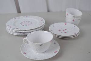 lot 225 image: Spode Bone China Forget-Me-Not Tea Set - Plates, Bowls, Cups & Saucers