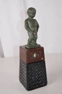 lot 226 image: Vintage novelty Manneken Pis mechanical statue