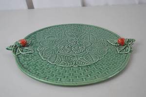 lot 229 image: Bordallo Pinheiro Green Strawberry Majolica Tray, Portugal