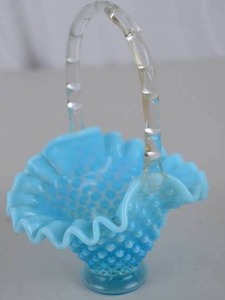 lot 258 image: Vintage blue Fenton hobnail glass basket with clear handle, 8 inch