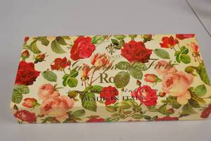 lot 262 image: Saponificio Fiorentino Rose Scented Soap Set - Made in Italy - 3 Bars