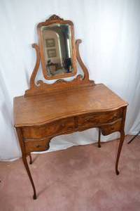 lot 268 image: Antique Oak Vanity with Beveled Mirror and Serpentine Front