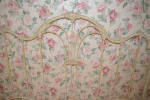 lot 277 image: Vintage Ornate Cast Iron Bed Frame with Tall Posts