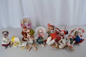 lot 279 image: Annalee Collectible Felt Mouse and Rabbit Dolls Lot - Various Themes