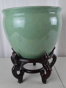 lot 288 image: Large Green Crackle Glaze Planter with Wood Stand, 17in x 18in
