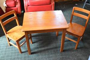 lot 307 image: Childrens Solid Oak Table and Two Chairs Set