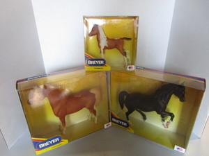lot 11 image: Breyer horses full size #933 Sundo...