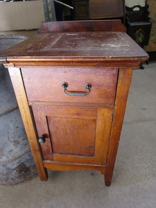 lot 40 image: Antique occasional stand with commo...