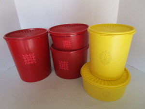 lot 41 image: Tupperware, 5 canisters...