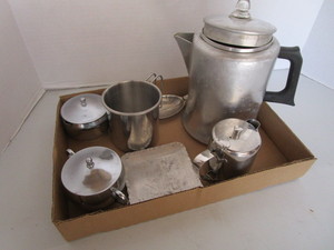 lot 45 image: Vintage aluminum Mirro coffee - no...