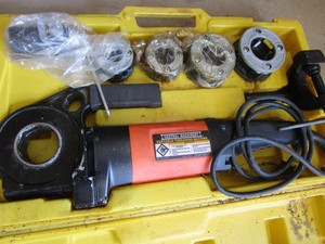 lot 58 image: Central Machinery portable threadin...
