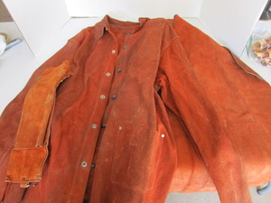 lot 59 image: Welding leather, shoulder width 21...