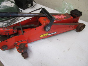 lot 61 image: Floor jack...