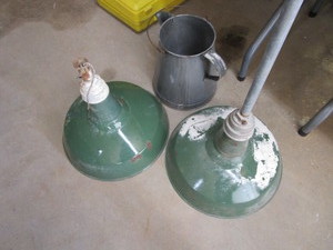 lot 62 image: Vintage enamel 2 green  white dro...