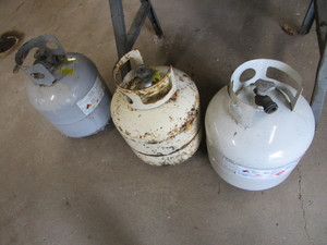 lot 64 image: LP cylinders, three 20lbers ...