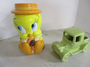 lot 100 image: Gibson Tweety Bird cookie jar - Loo...