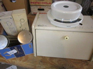 lot 104 image: Vintage bread box, four Pampered Ch...