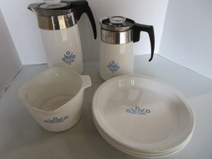 lot 108 image: Corningware blue flower 6 cup and 1...