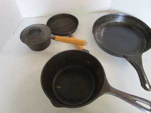 lot 116 image: Cast iron fry pan, 3 qt fryer, gril...
