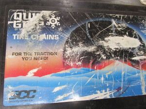 lot 123 image: Tire chains, gloves...