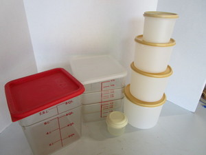 lot 128 image: Cambro red top & Rubbermaid food st...