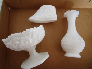lot 138 image: Milk glass vase, pedestal dish & bo...