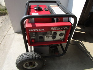 lot 151 image: Honda generator, EB3000C cycloconve...