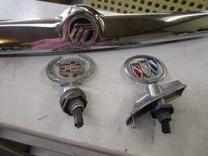 lot 156 image: Trim for trunk lid of 2003 Mercury ...