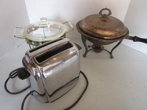 lot 174 image: Vintage toaster with Bakelite, chaf...