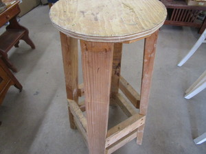 lot 186 image: Industrial  shop stool  plant sta...
