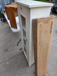 lot 10 image: Household Misc