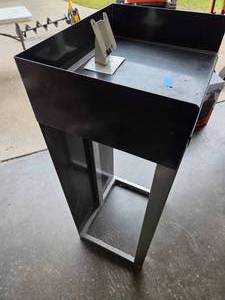 lot 19 image: Hostess Stand