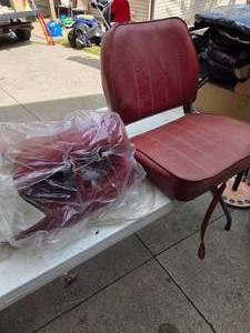 lot 46 image: 2 Boat Seats