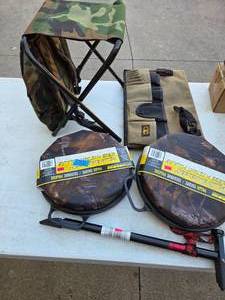 lot 72 image: Ice Fishing Accessories