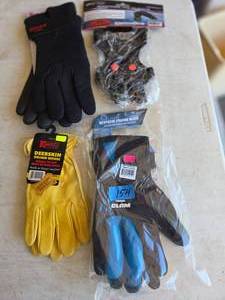lot 154 image: Ice Fishing Equipment (UNUSED)