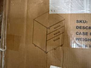 lot 2 image: 3 Drawer File Cabinet